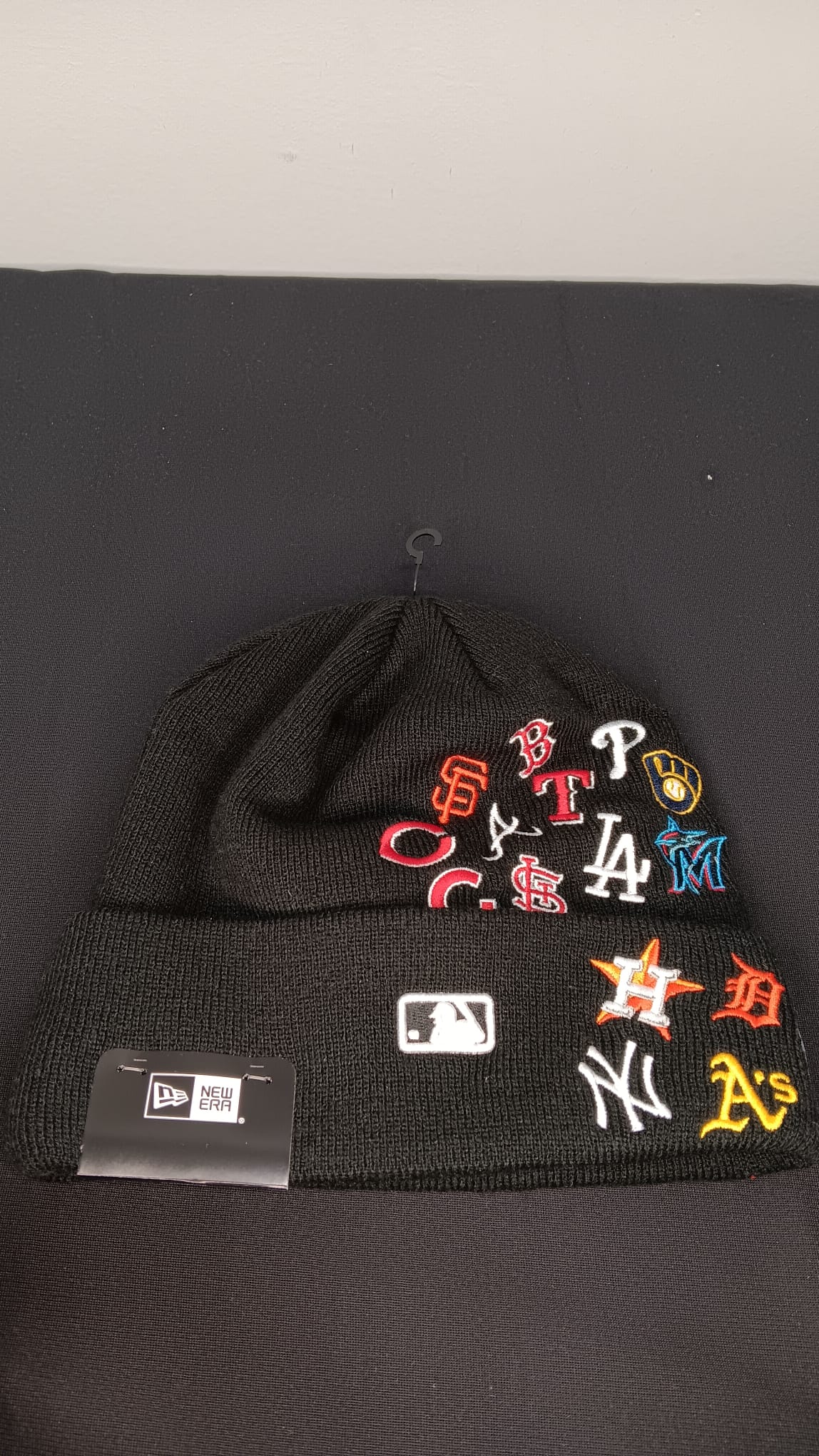 🧢 Wholesale Bulk Hat Box – 20 Premium BEANIES (HAT-1018)