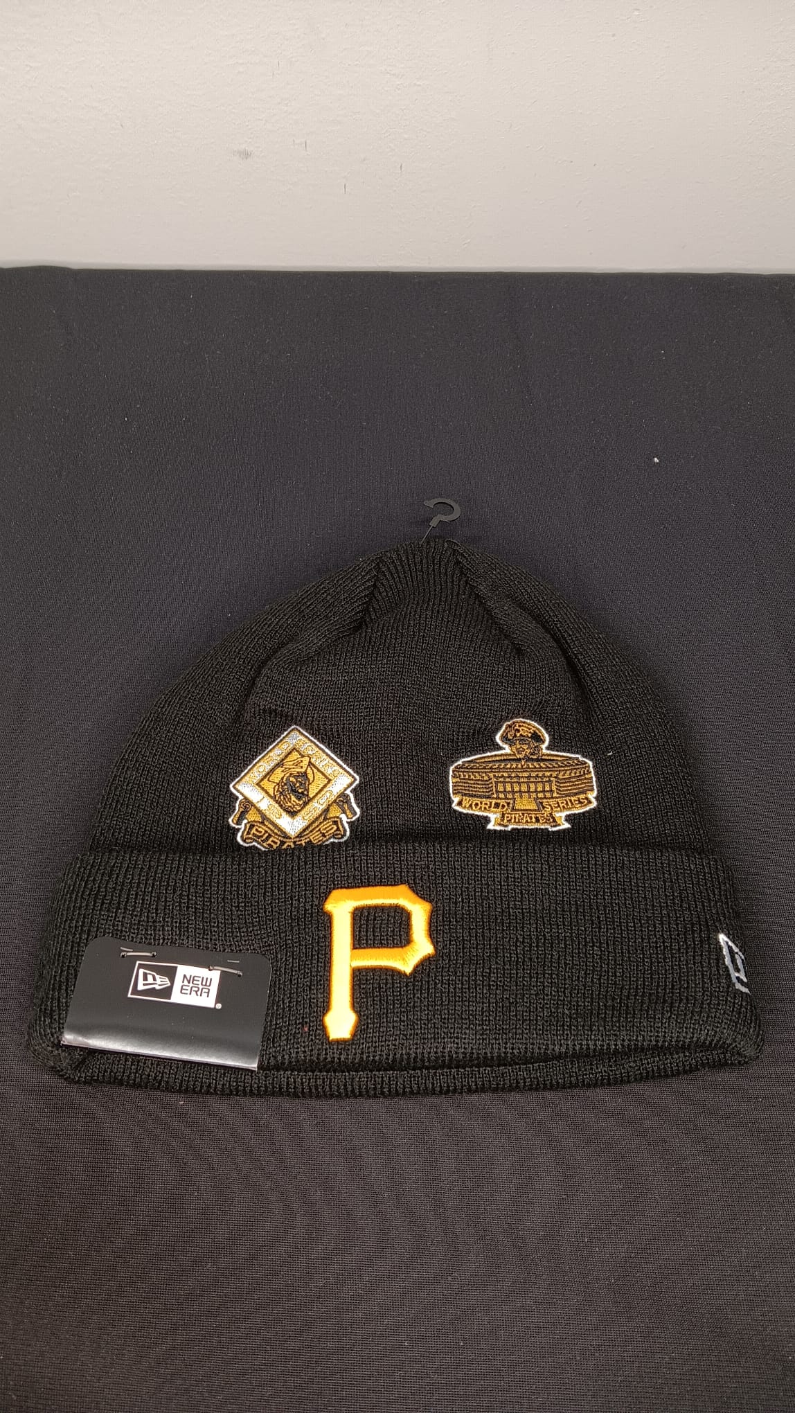 🧢 Wholesale Bulk Hat Box – 20 Premium BEANIES (HAT-1018)