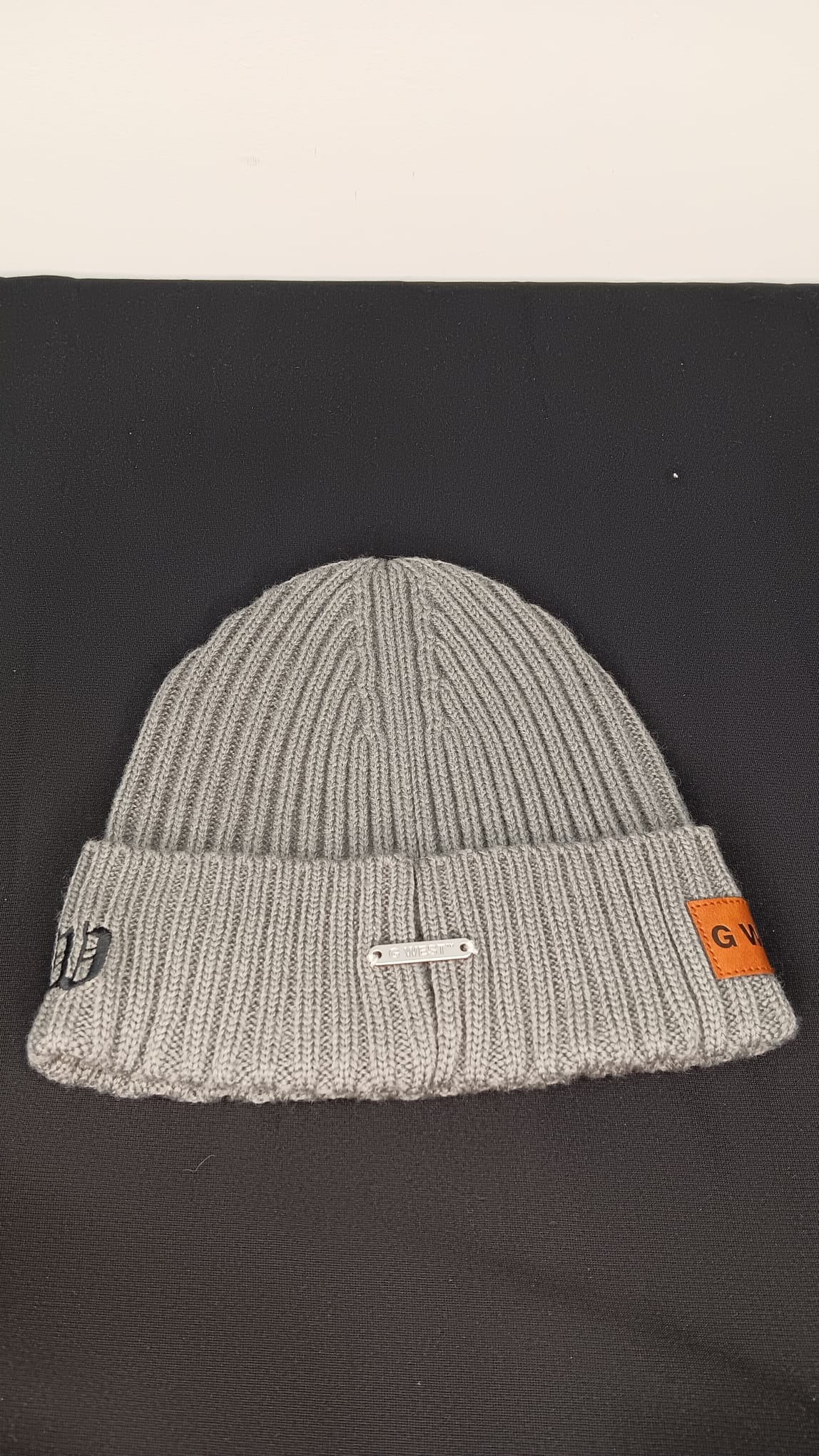 🧢 Wholesale Bulk Hat Box – 20 Premium BEANIES (HAT-1018)