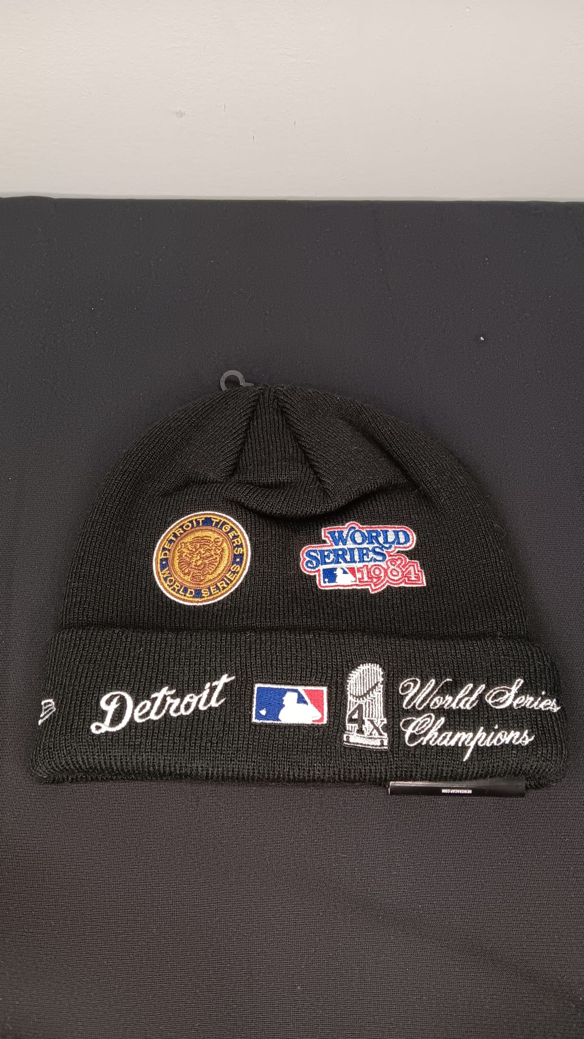 🧢 Wholesale Bulk Hat Box – 20 Premium BEANIES (HAT-1018)