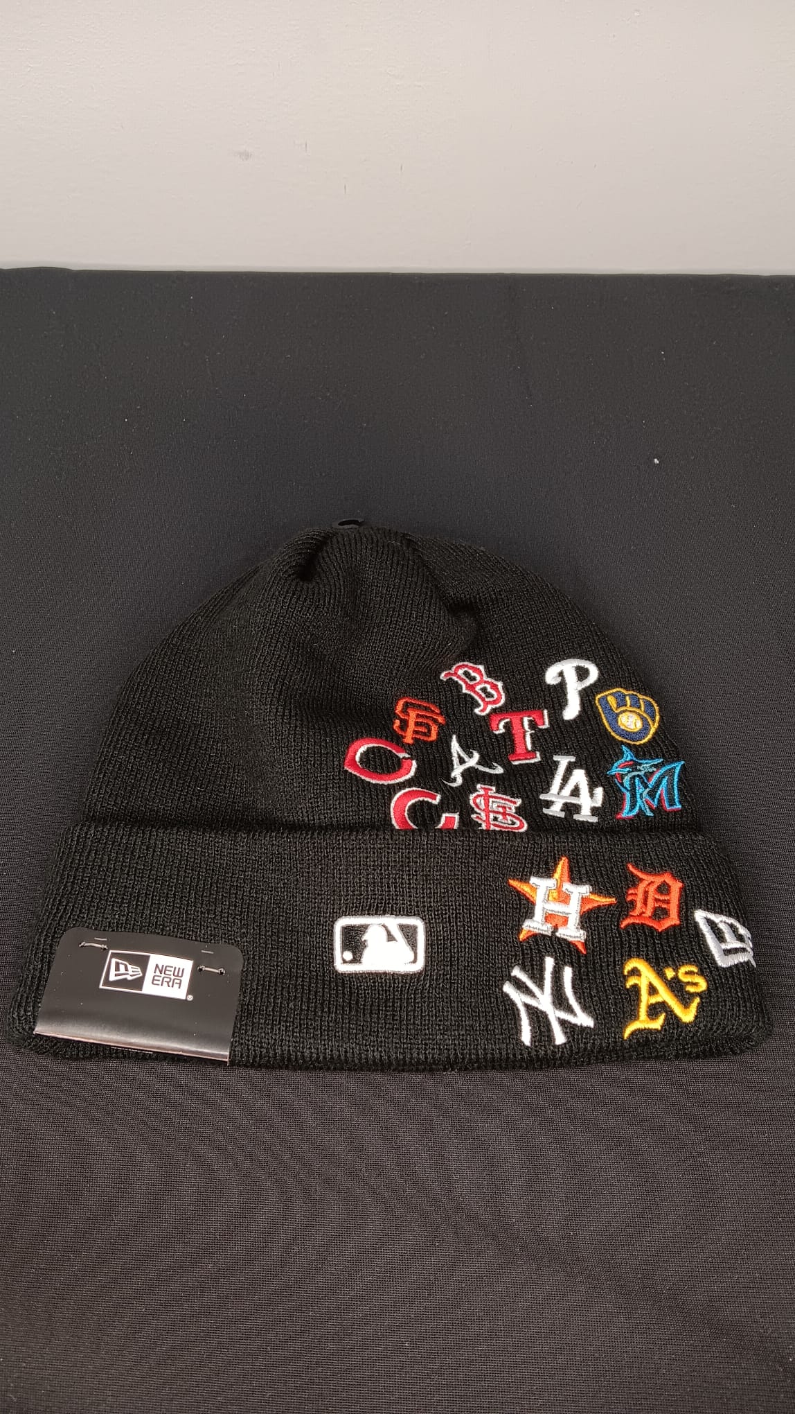 🧢 Wholesale Bulk Hat Box – 20 Premium BEANIES (HAT-1018)